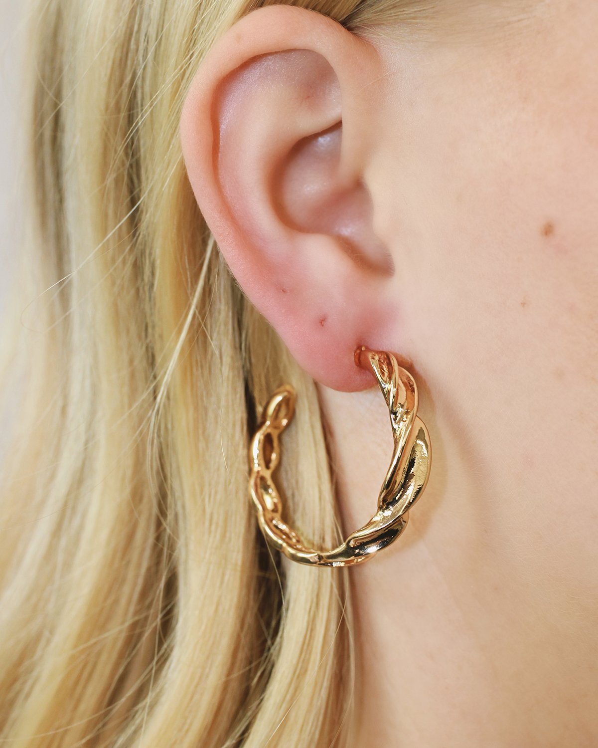 STAPLE HOOPS